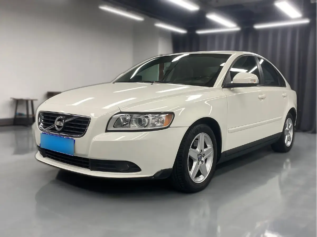 2011 Volvo S40 2.0L 141HP L4 6DCT