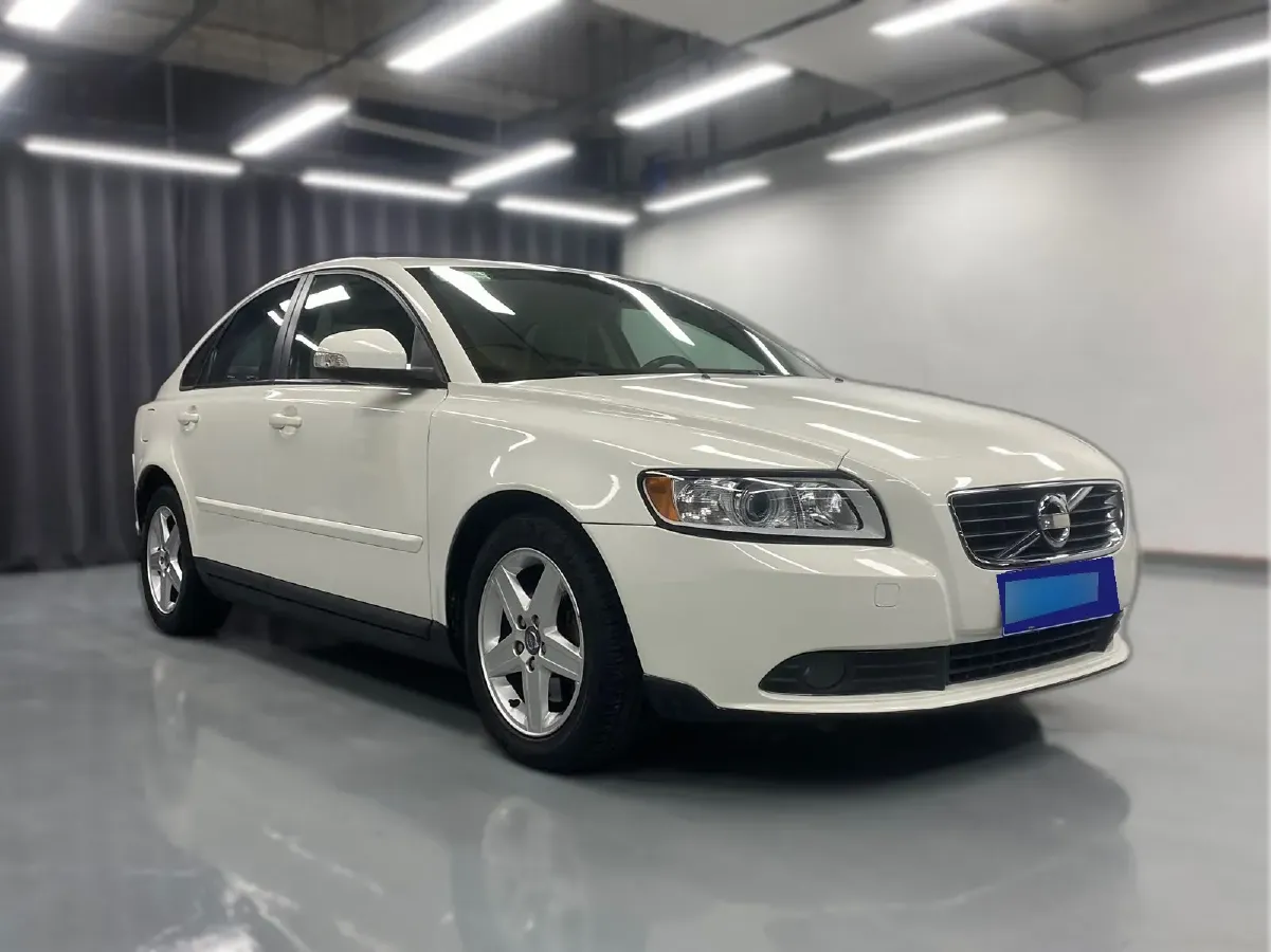 2011 Volvo S40 2.0L 141HP L4 6DCT,autocango,china used car exporter,china ev exporter,chinese used car exporter,chinese used ev exporter