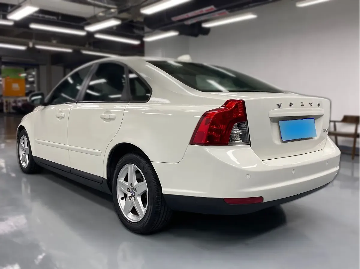 2011 Volvo S40 2.0L 141HP L4 6DCT,autocango,china used car exporter,china ev exporter,chinese used car exporter,chinese used ev exporter