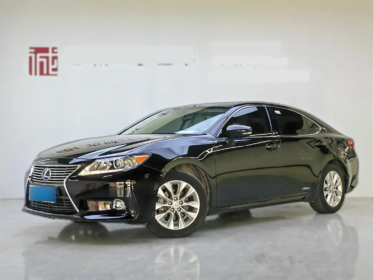 2014 Lexus ES 2.5L 160HP L4 E-CVT Hybrid