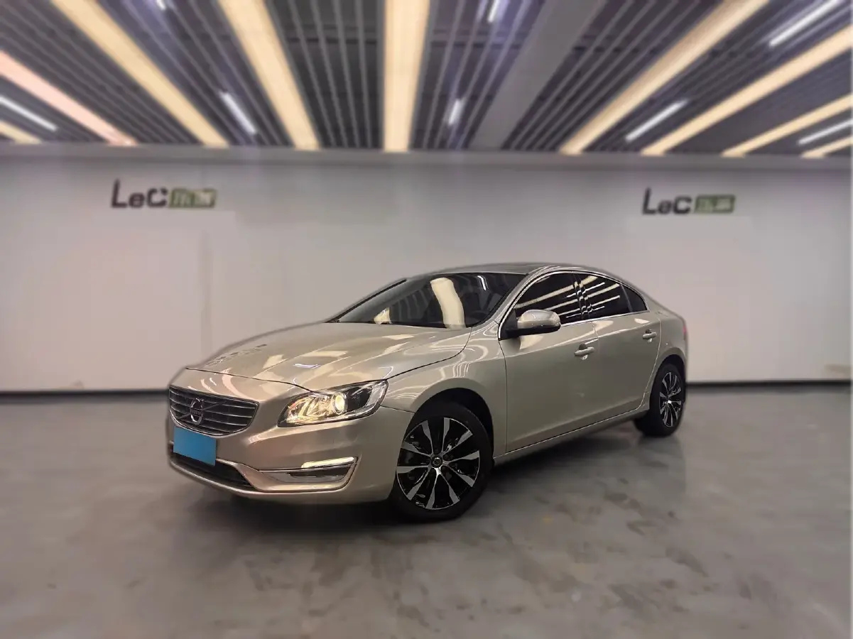 2019 Volvo S60 2.0T 245HP L4 8AT