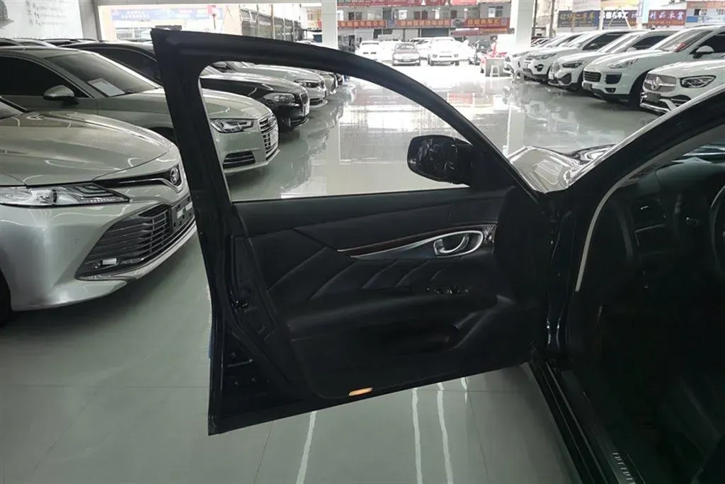 2017 Infiniti Q70 2.5L 222HP V6 7AT,autocango,china used car exporter,china ev exporter,chinese used car exporter,chinese used ev exporter