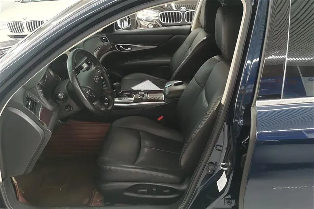 2017 Infiniti Q70 2.5L 222HP V6 7AT,autocango,china used car exporter,china ev exporter,chinese used car exporter,chinese used ev exporter