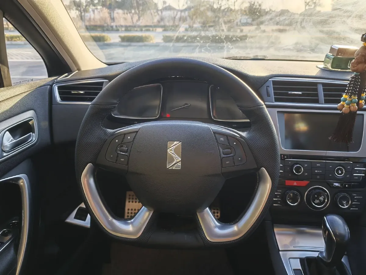 2014 DS 5LS 1.6T 200HP L4 6AT,autocango,china used car exporter,china ev exporter,chinese used car exporter,chinese used ev exporter