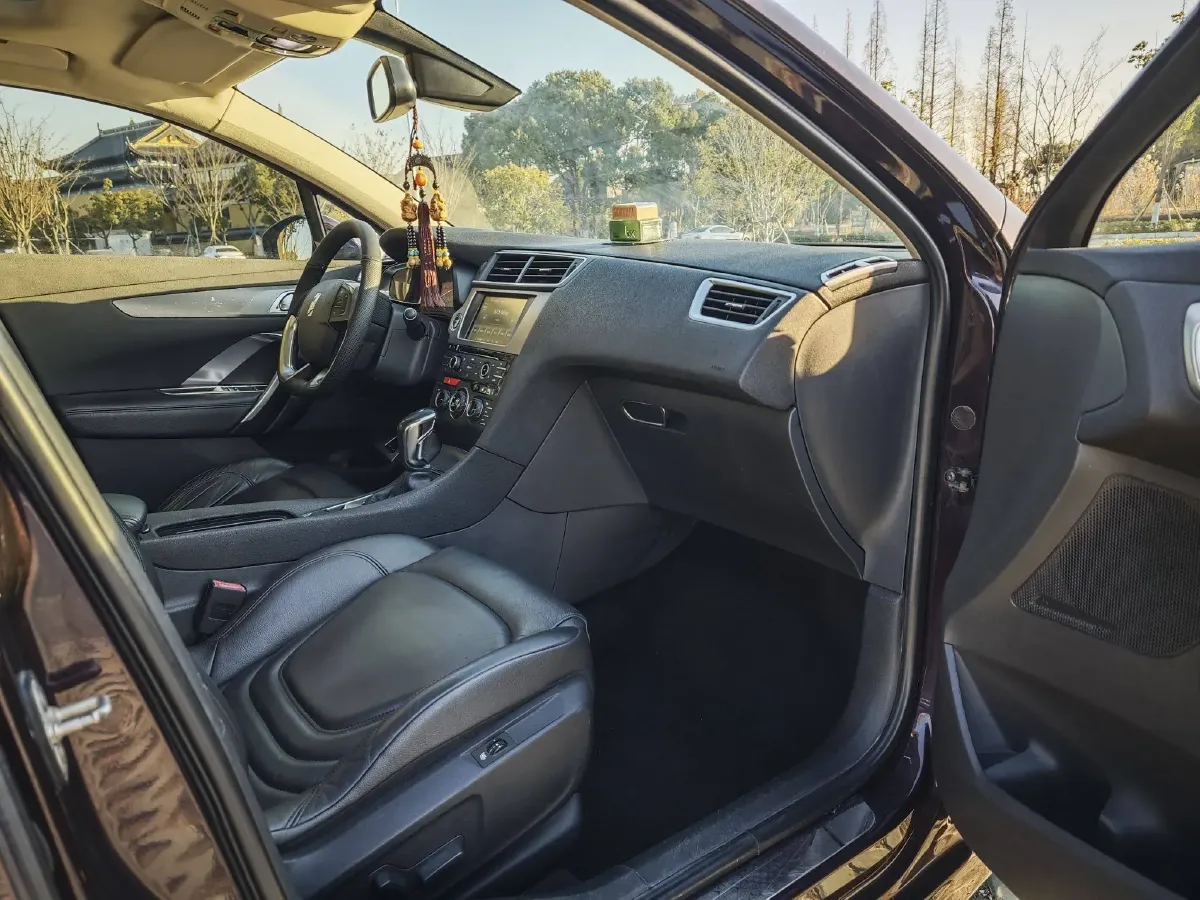 2014 DS 5LS 1.6T 200HP L4 6AT,autocango,china used car exporter,china ev exporter,chinese used car exporter,chinese used ev exporter