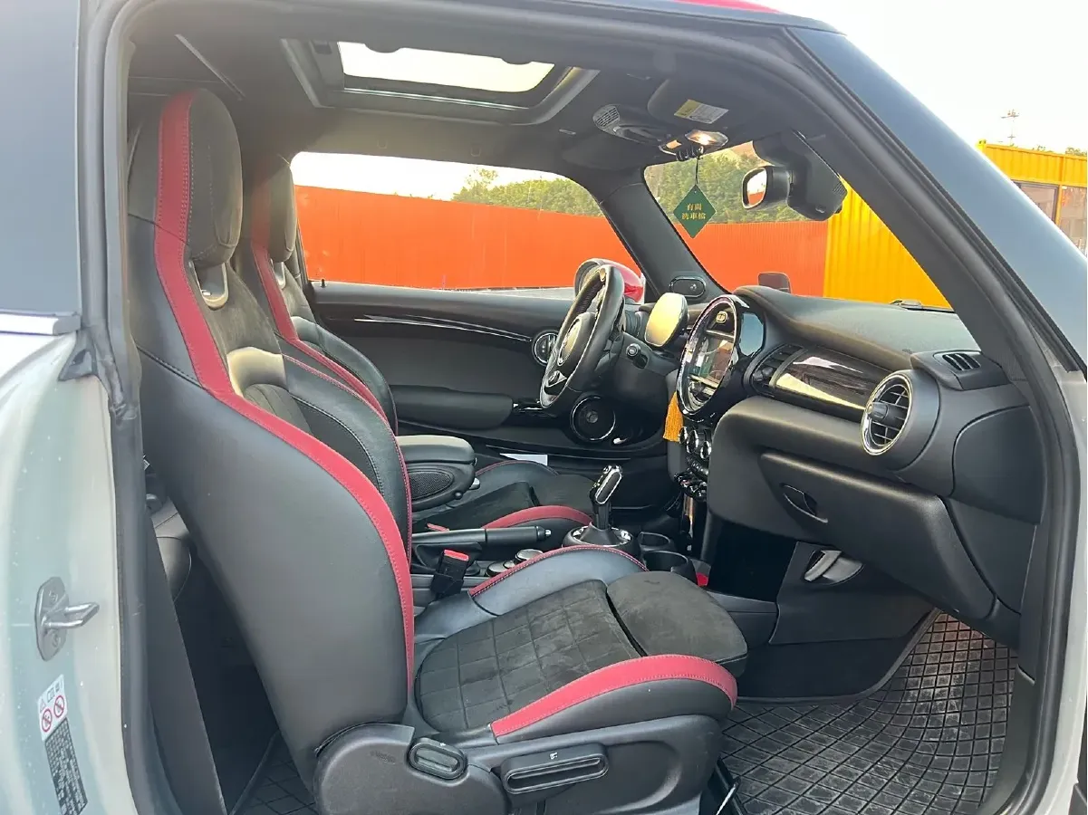 2018 MINI JCW 2.0T 231HP L4 8AT,autocango,china used car exporter,china ev exporter,chinese used car exporter,chinese used ev exporter