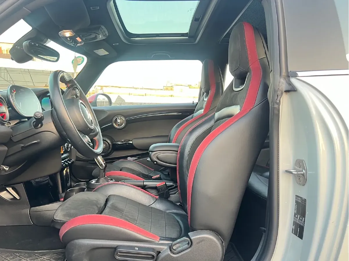 2018 MINI JCW 2.0T 231HP L4 8AT,autocango,china used car exporter,china ev exporter,chinese used car exporter,chinese used ev exporter