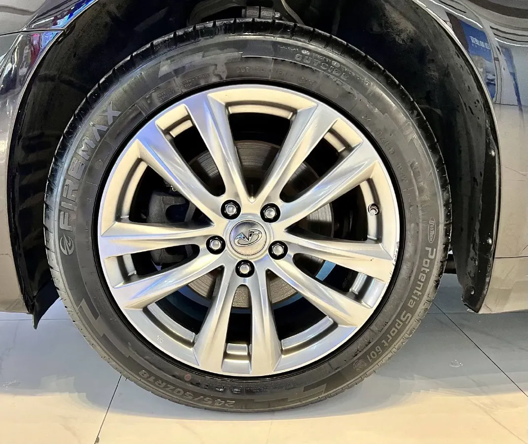 2015 Infiniti Q70 2.5L 222HP V6 7AT,autocango,china used car exporter,china ev exporter,chinese used car exporter,chinese used ev exporter