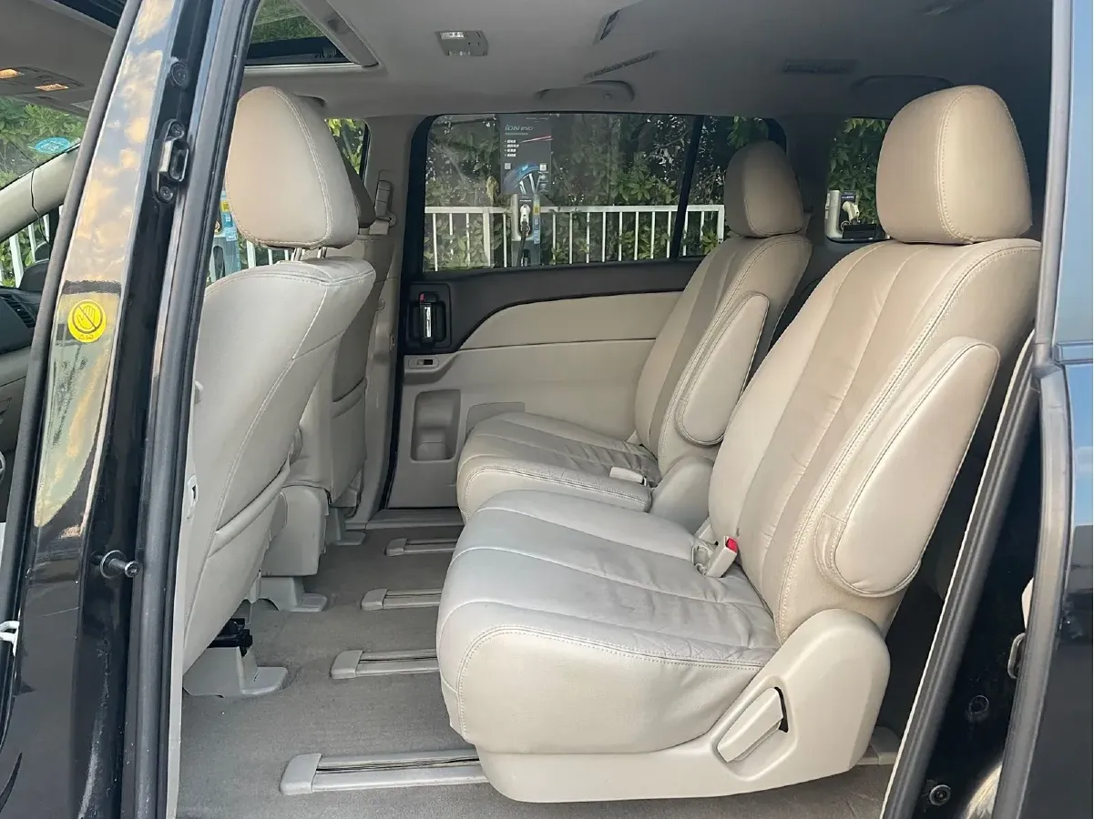 2013 Mazda 8 2.5L 163HP L4 5AT,autocango,china used car exporter,china ev exporter,chinese used car exporter,chinese used ev exporter