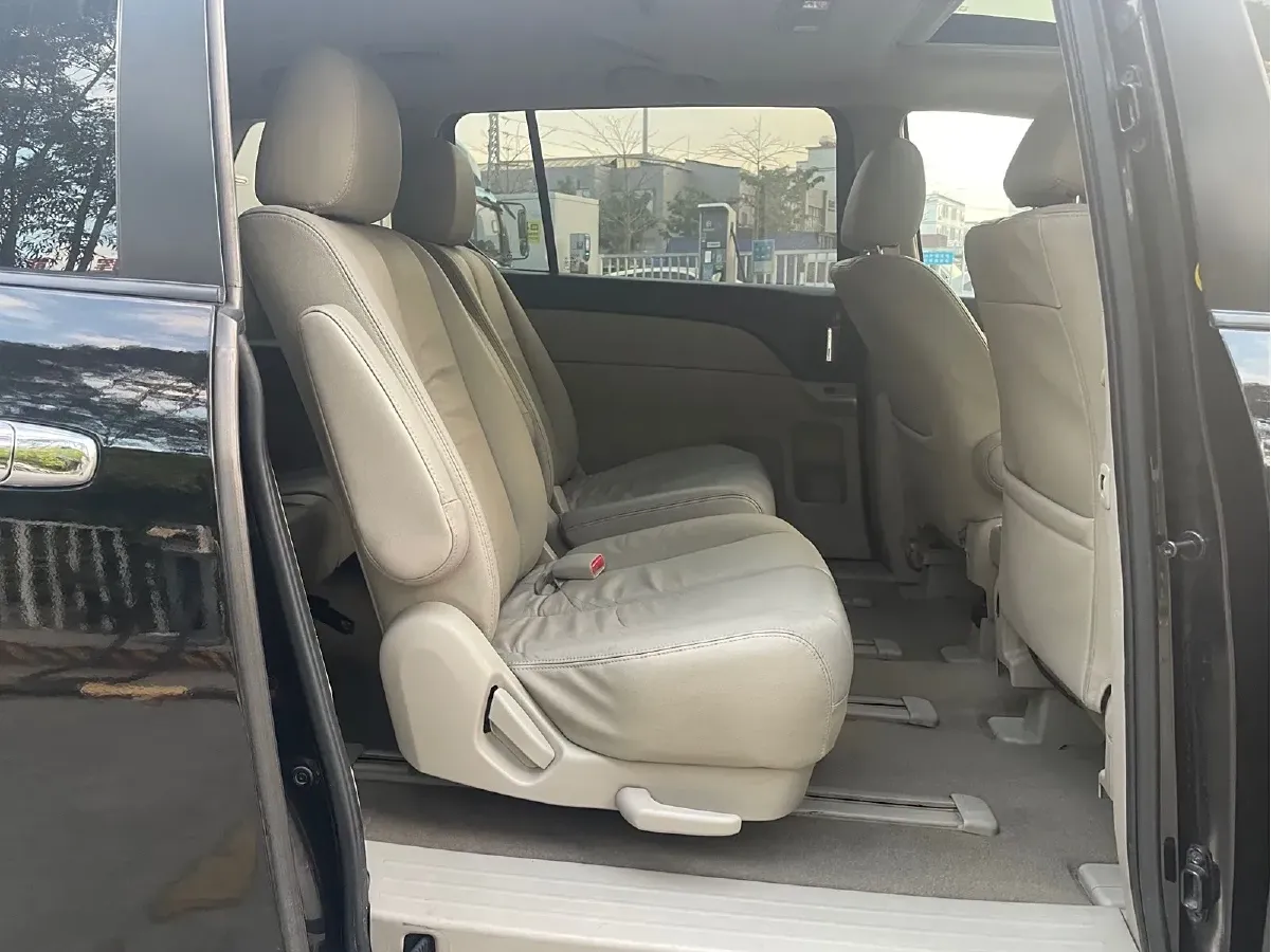 2013 Mazda 8 2.5L 163HP L4 5AT,autocango,china used car exporter,china ev exporter,chinese used car exporter,chinese used ev exporter
