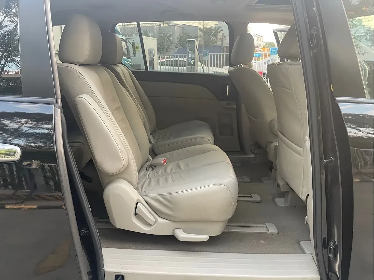2013 Mazda 8 2.5L 163HP L4 5AT,autocango,china used car exporter,china ev exporter,chinese used car exporter,chinese used ev exporter