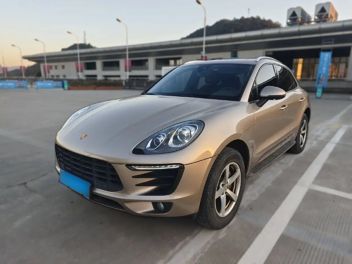 2017 Porsche Macan 2.0T 252HP L4 7DCT
