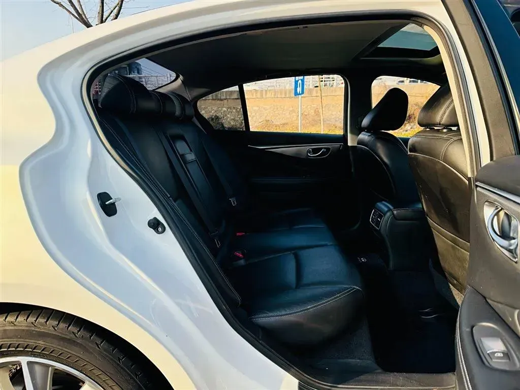 2014 Infiniti Q50 3.7L 351HP V6 7AT,autocango,china used car exporter,china ev exporter,chinese used car exporter,chinese used ev exporter