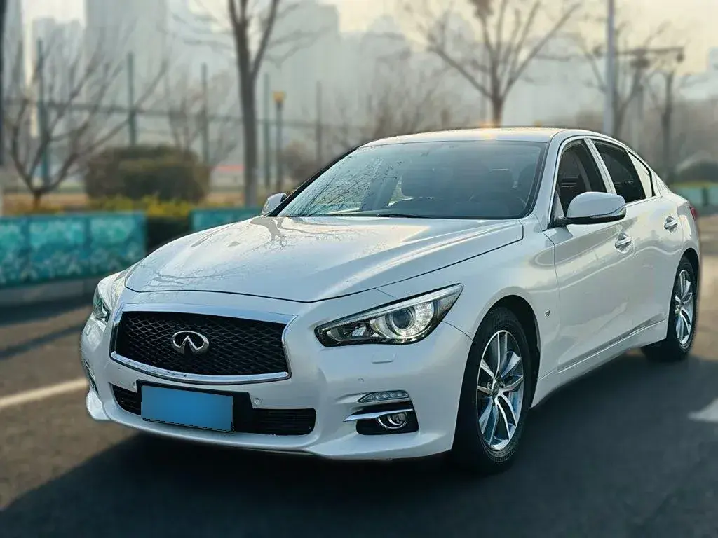 2014 Infiniti Q50 3.7L 351HP V6 7AT