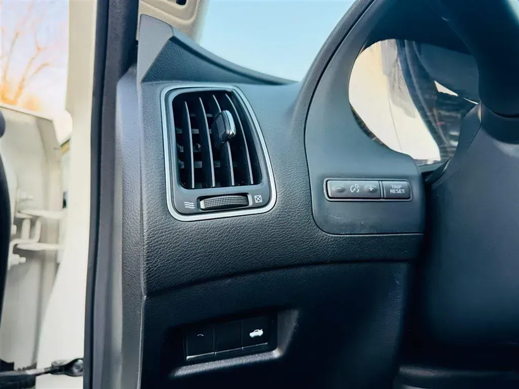 2014 Infiniti Q50 3.7L 351HP V6 7AT,autocango,china used car exporter,china ev exporter,chinese used car exporter,chinese used ev exporter