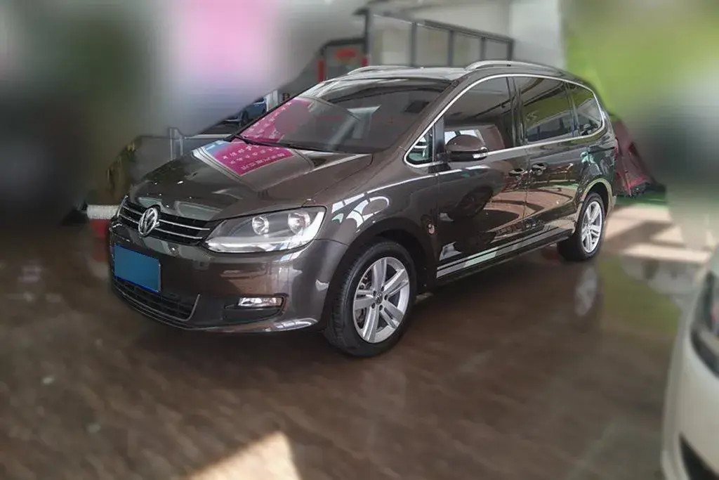 2016 Volkswagen Sharan 2.0T 220HP L4 6DCT