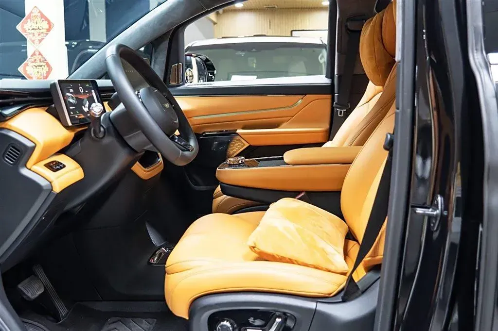 2024 LEVC L380 BEV 140KWH,autocango,china used car exporter,china ev exporter,chinese used car exporter,chinese used ev exporter