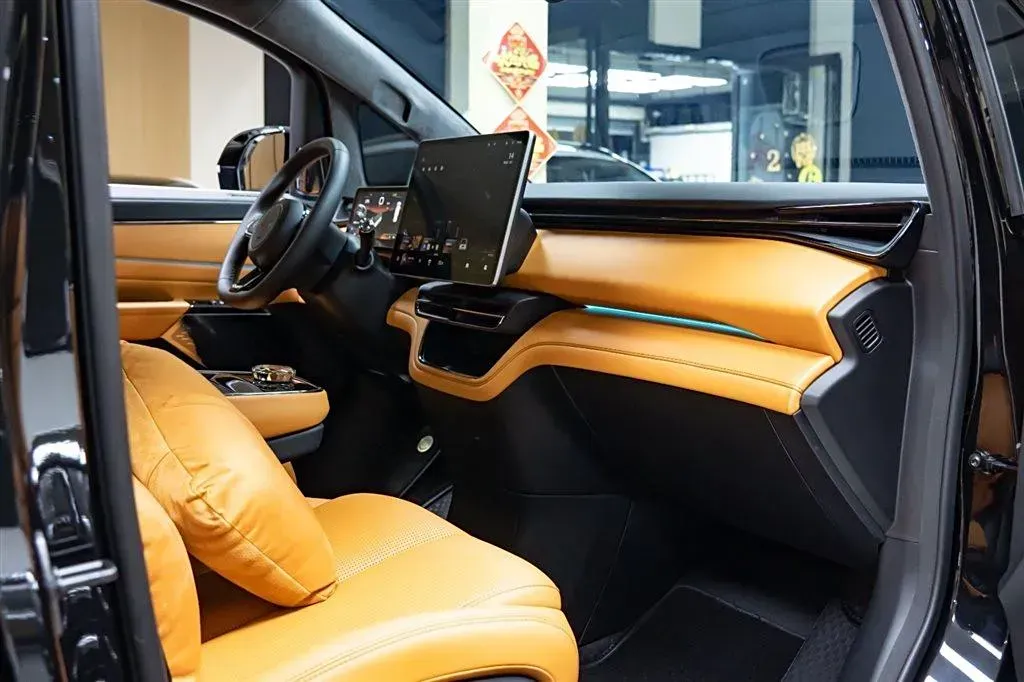 2024 LEVC L380 BEV 140KWH,autocango,china used car exporter,china ev exporter,chinese used car exporter,chinese used ev exporter