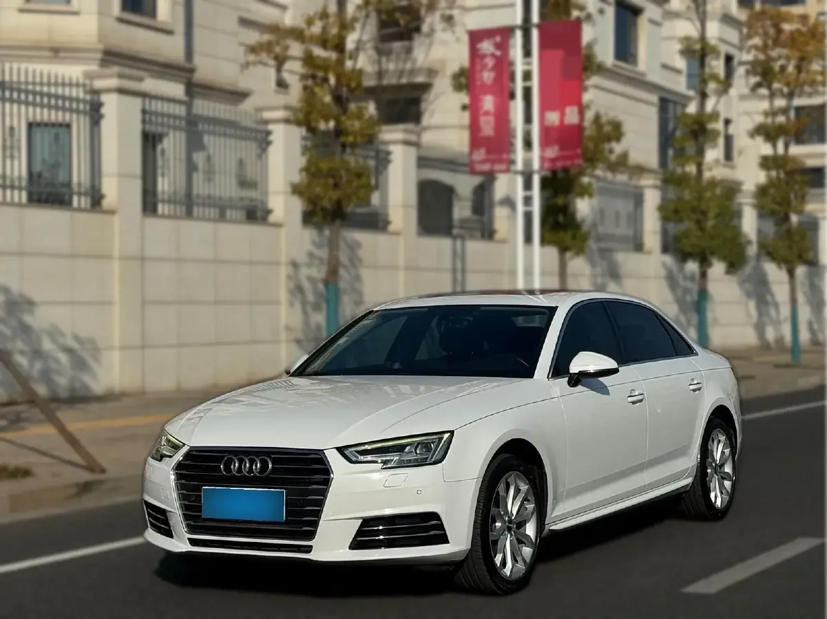 2017 Audi A4L 2.0T 190HP L4 7DCT