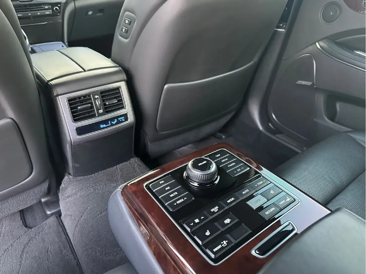 2014 Hyundai Equus 5.0L 430HP V8 8AT,autocango,china used car exporter,china ev exporter,chinese used car exporter,chinese used ev exporter