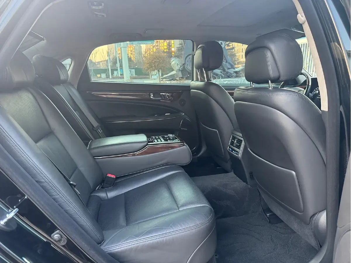 2014 Hyundai Equus 5.0L 430HP V8 8AT,autocango,china used car exporter,china ev exporter,chinese used car exporter,chinese used ev exporter