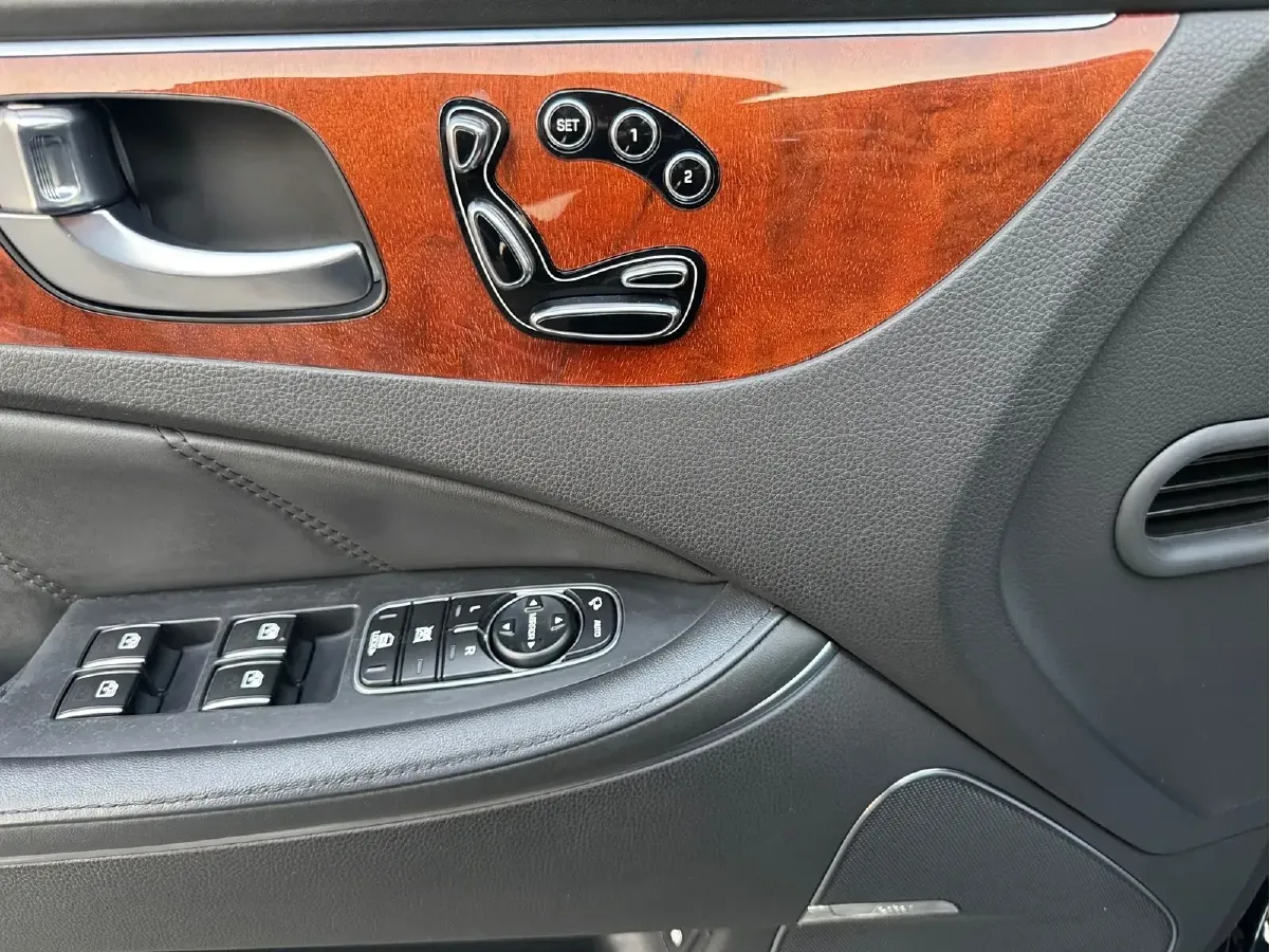 2014 Hyundai Equus 5.0L 430HP V8 8AT,autocango,china used car exporter,china ev exporter,chinese used car exporter,chinese used ev exporter