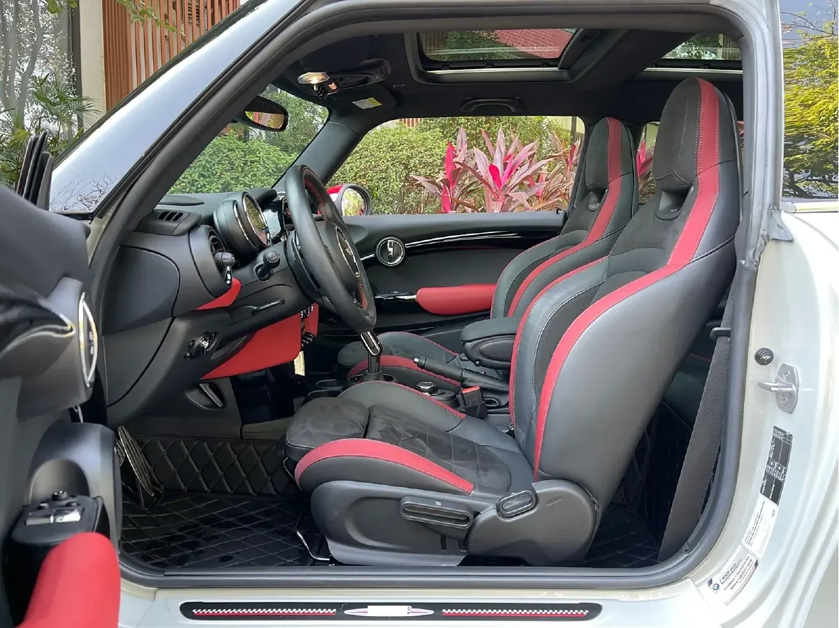 2018 MINI JCW 2.0T 231HP L4 8AT,autocango,china used car exporter,china ev exporter,chinese used car exporter,chinese used ev exporter