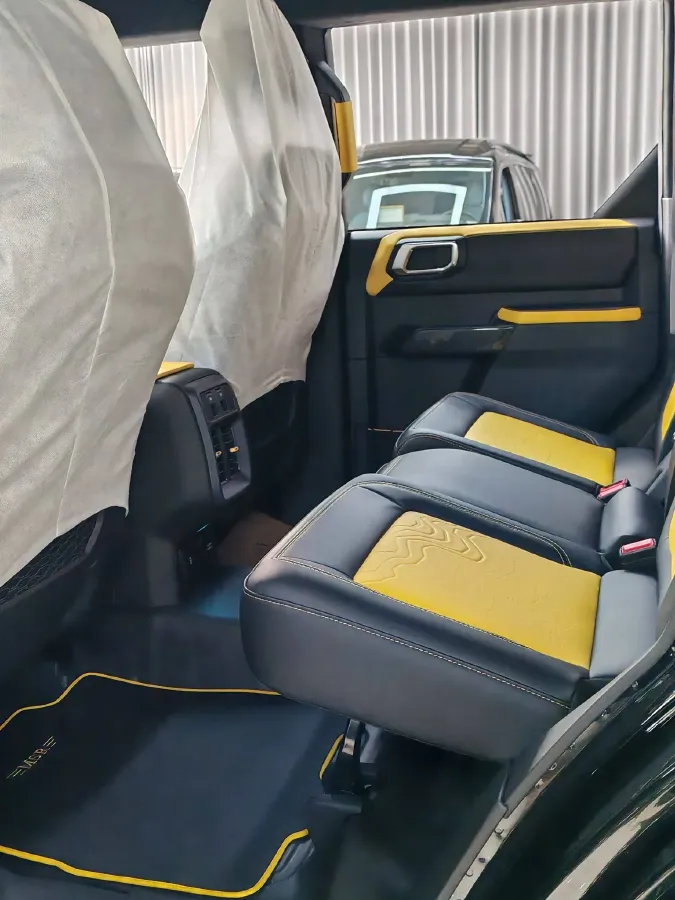 2024 Ford Bronco 2.3T 275HP L4 10AT,autocango,china used car exporter,china ev exporter,chinese used car exporter,chinese used ev exporter