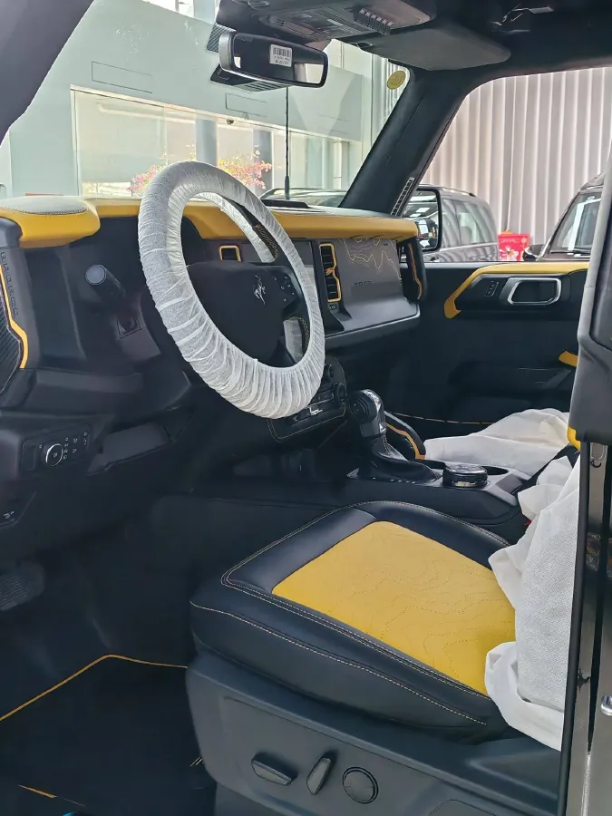 2024 Ford Bronco 2.3T 275HP L4 10AT,autocango,china used car exporter,china ev exporter,chinese used car exporter,chinese used ev exporter