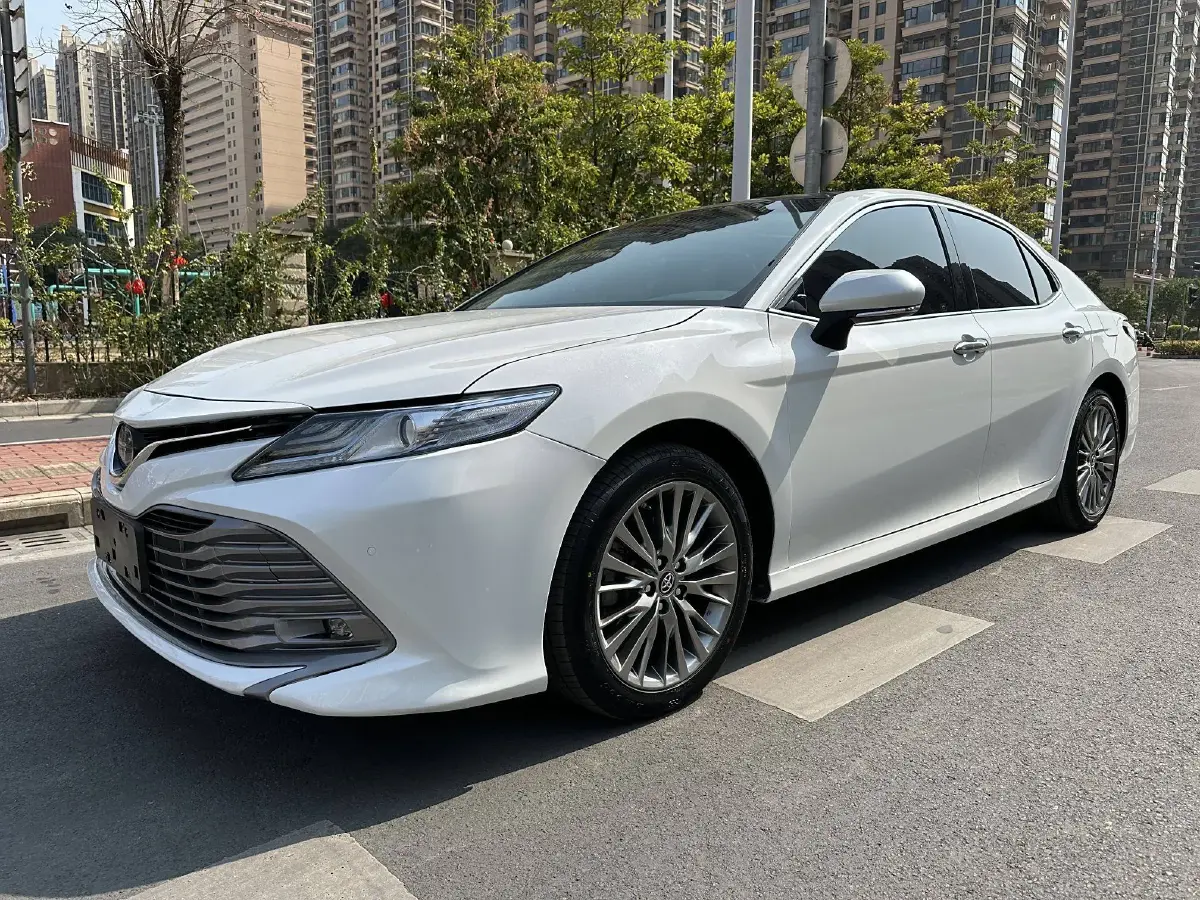 2019 Toyota Camry 2.5L 178HP L4 E-CVT Hybrid