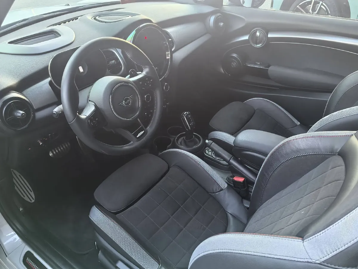 2022 MINI JCW 2.0T 231HP L4 8AT,autocango,china used car exporter,china ev exporter,chinese used car exporter,chinese used ev exporter