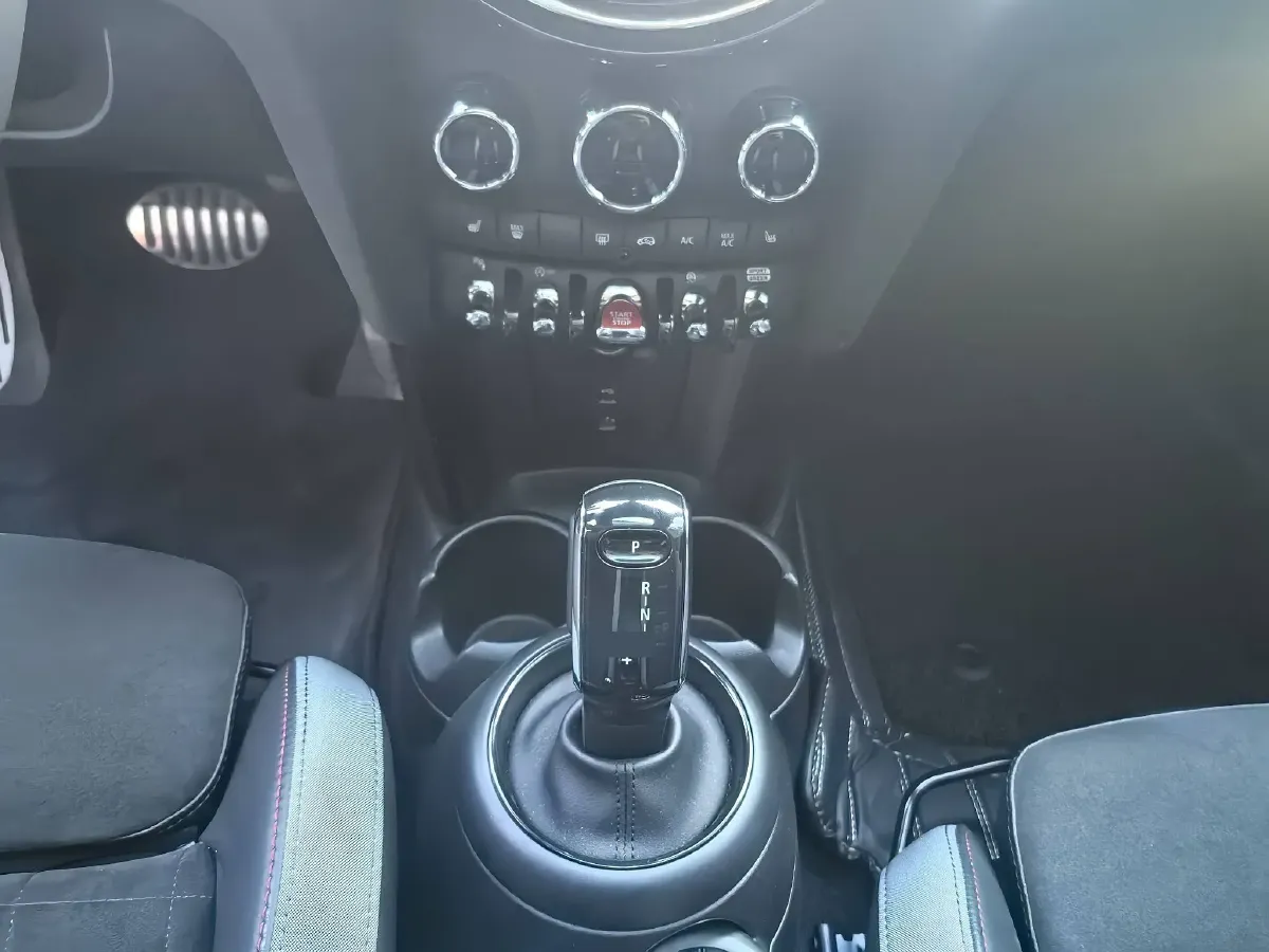 2022 MINI JCW 2.0T 231HP L4 8AT,autocango,china used car exporter,china ev exporter,chinese used car exporter,chinese used ev exporter