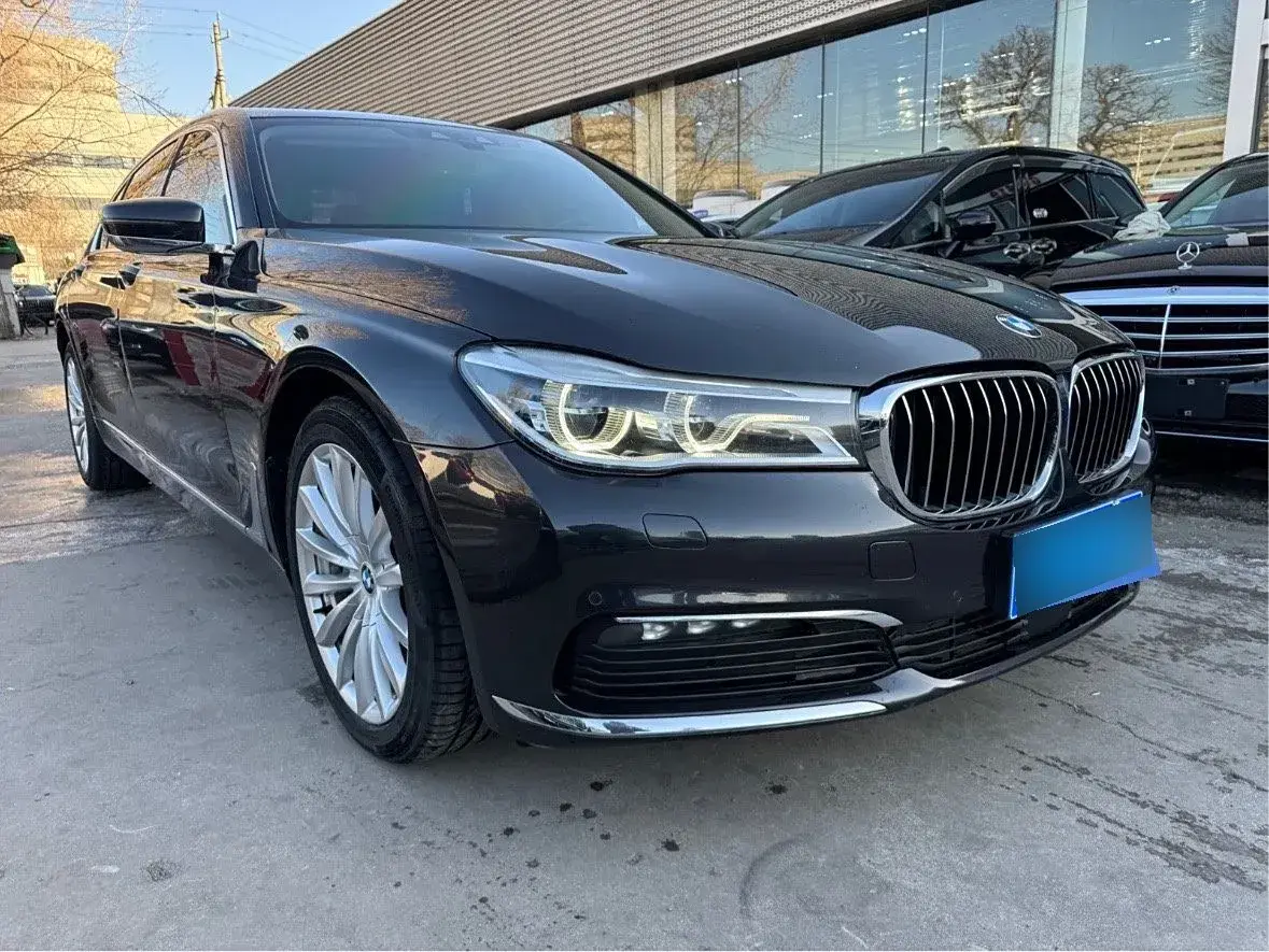 2016 BMW 7 Series 3.0T 326HP L6 8AT