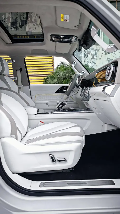 2021 Cyberspace 300 2.0T 227HP L4 8AT,autocango,china used car exporter,china ev exporter,chinese used car exporter,chinese used ev exporter