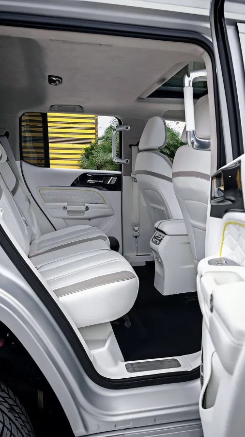 2021 Cyberspace 300 2.0T 227HP L4 8AT,autocango,china used car exporter,china ev exporter,chinese used car exporter,chinese used ev exporter