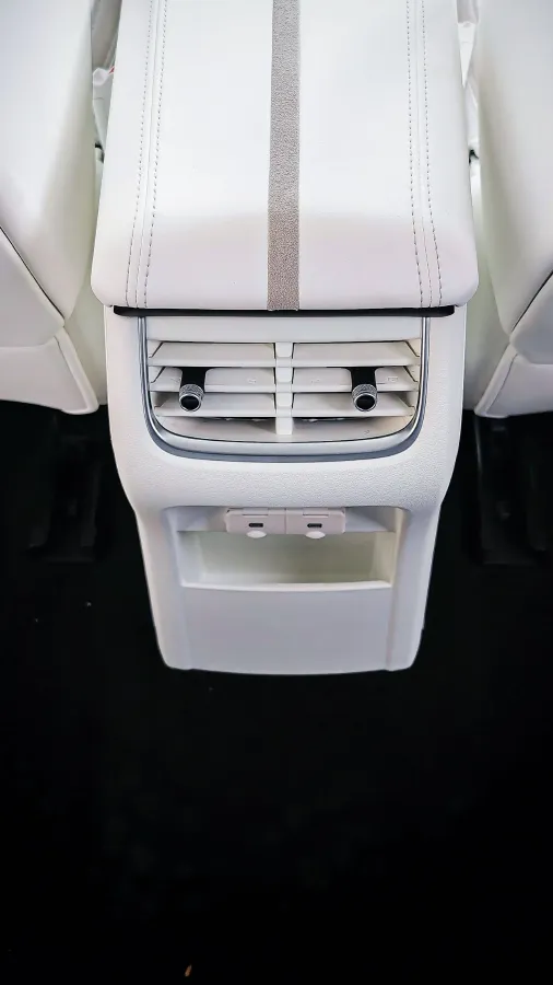 2021 Cyberspace 300 2.0T 227HP L4 8AT,autocango,china used car exporter,china ev exporter,chinese used car exporter,chinese used ev exporter