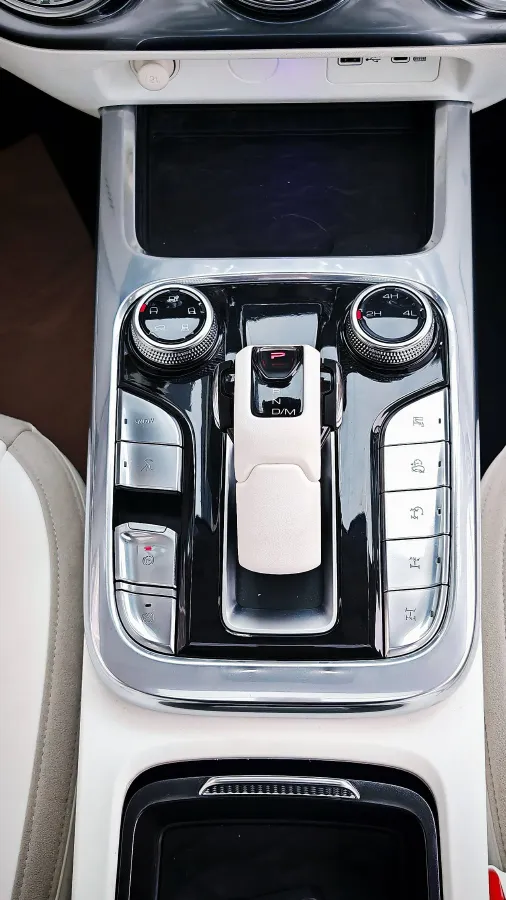 2021 Cyberspace 300 2.0T 227HP L4 8AT,autocango,china used car exporter,china ev exporter,chinese used car exporter,chinese used ev exporter