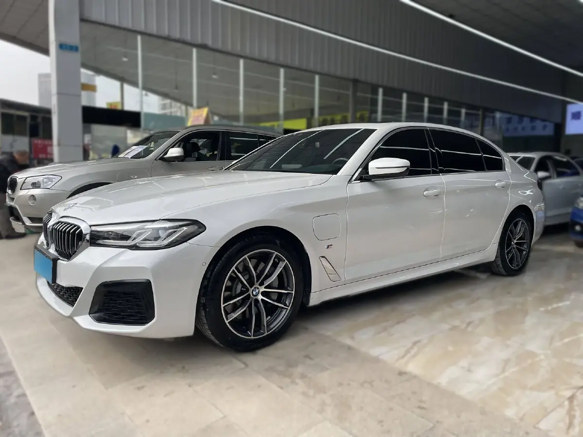2022 BMW 5 Series 2.0T 184HP L4 8AT PHEV 17.7KWH