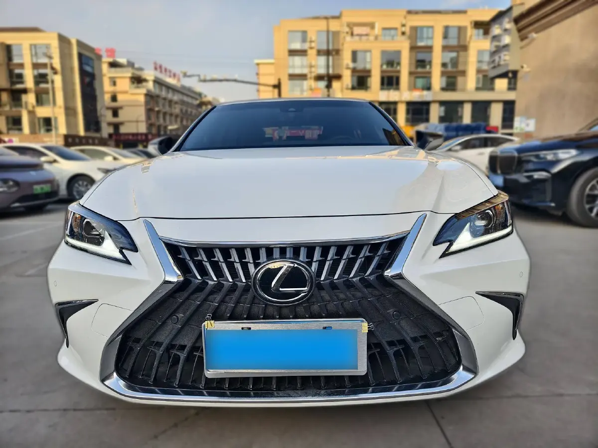 2024 Lexus ES 2.0L 173HP L4 CVT