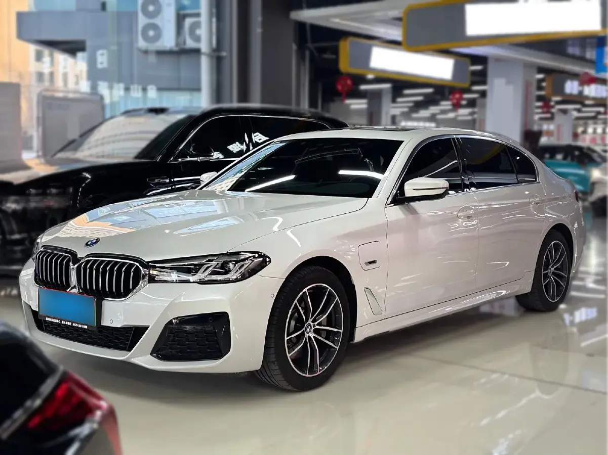 2022 BMW 5 Series 2.0T 184HP L4 8AT PHEV 17.7KWH