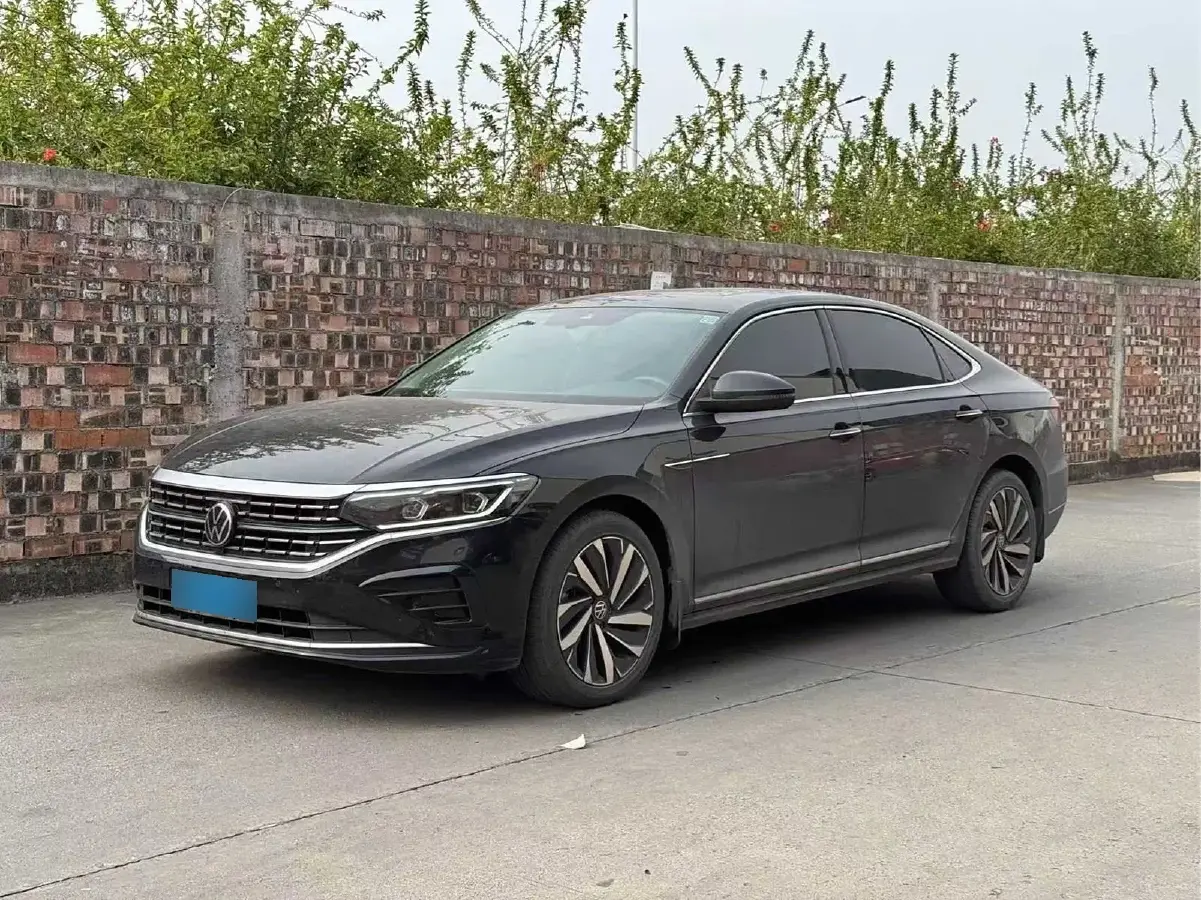 2022 Volkswagen Passat 2.0T 186HP L4 7DCT