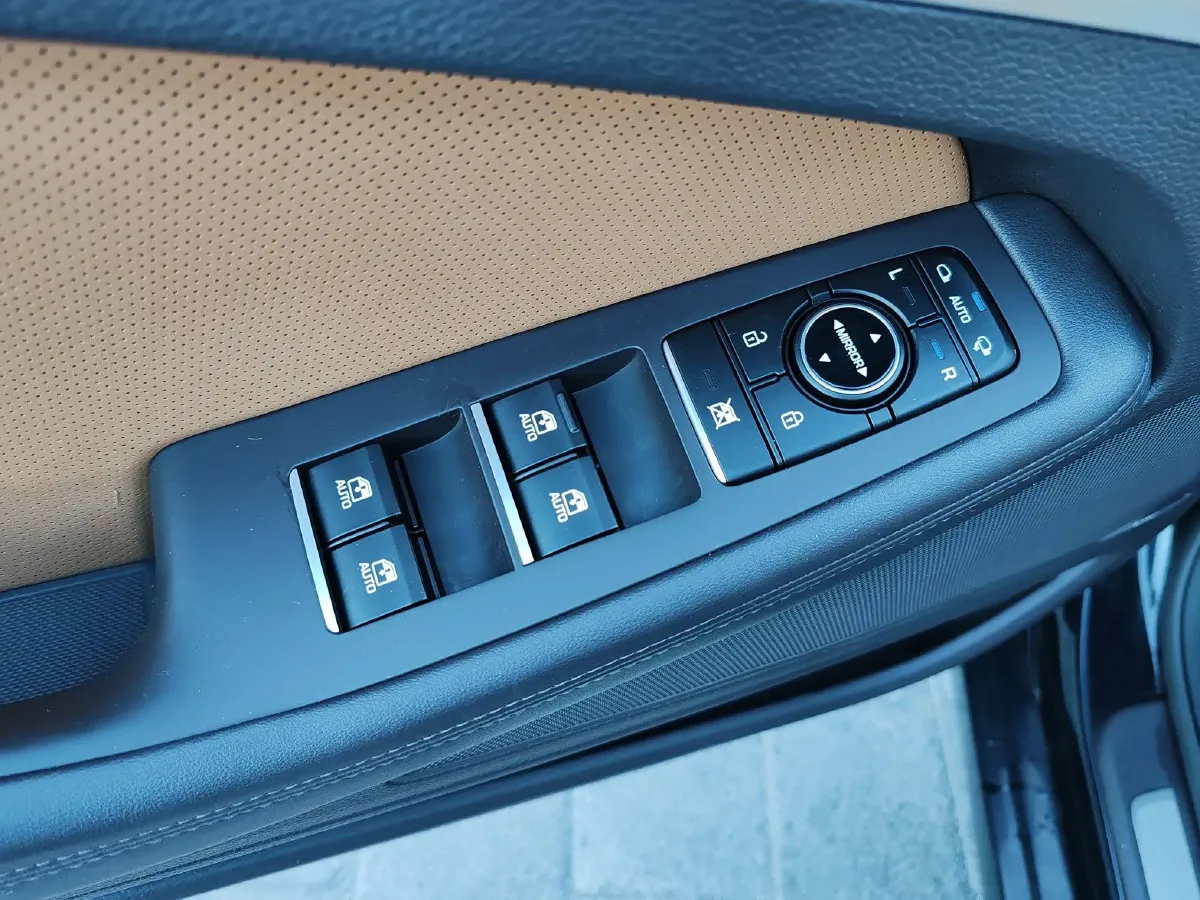 2015 Hyundai Cenesis 3.3L 282HP V6 8AT,autocango,china used car exporter,china ev exporter,chinese used car exporter,chinese used ev exporter