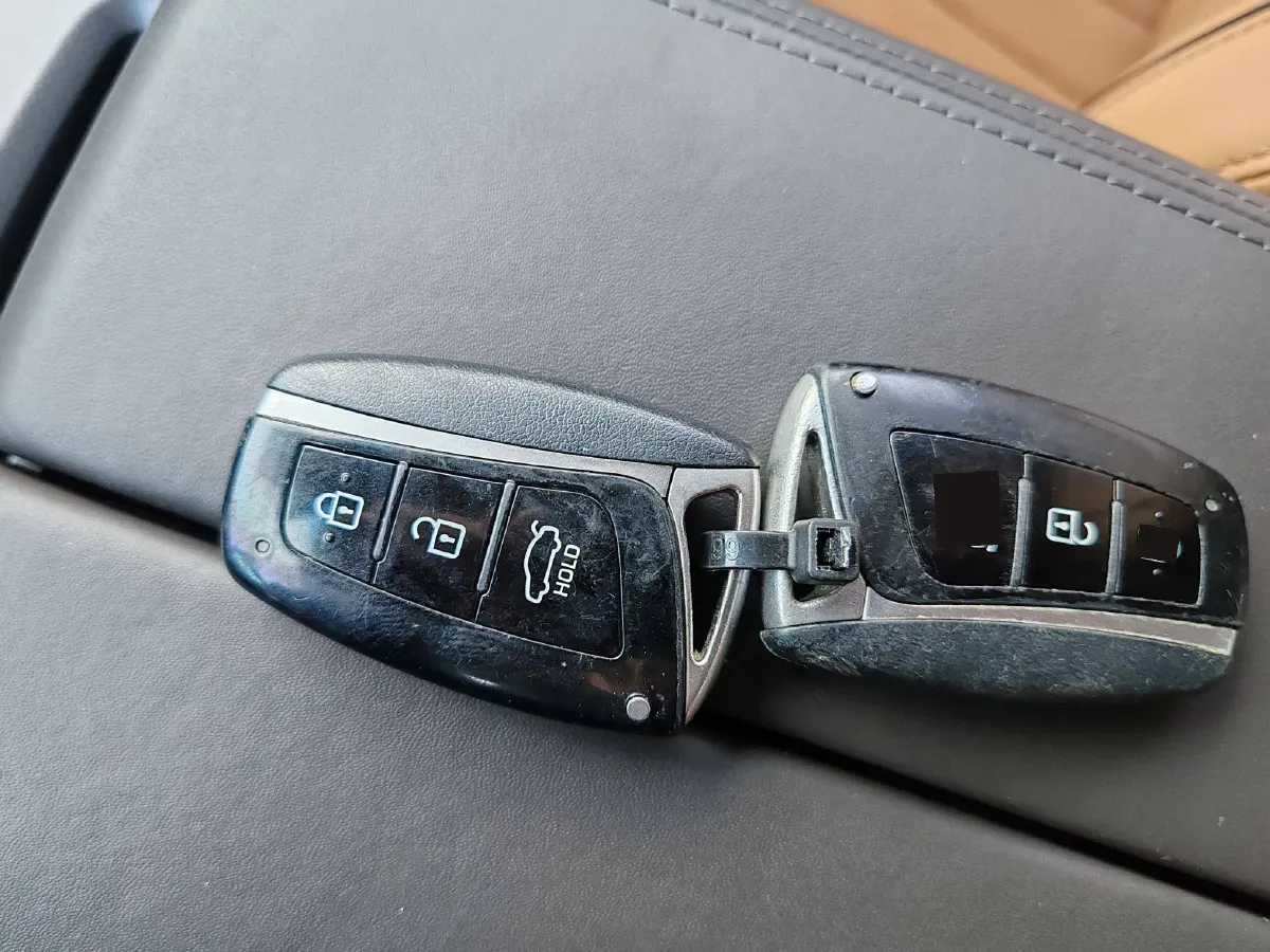 2015 Hyundai Cenesis 3.3L 282HP V6 8AT,autocango,china used car exporter,china ev exporter,chinese used car exporter,chinese used ev exporter