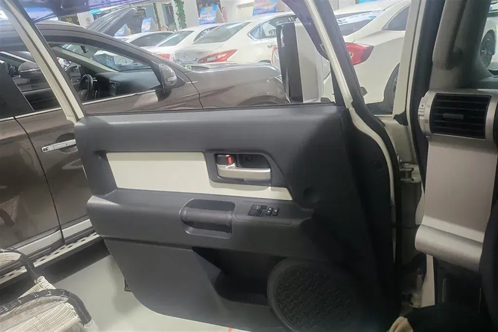 2010 Toyota FJ Cruiser 4.0L 272HP V6 5AT,autocango,china used car exporter,china ev exporter,chinese used car exporter,chinese used ev exporter