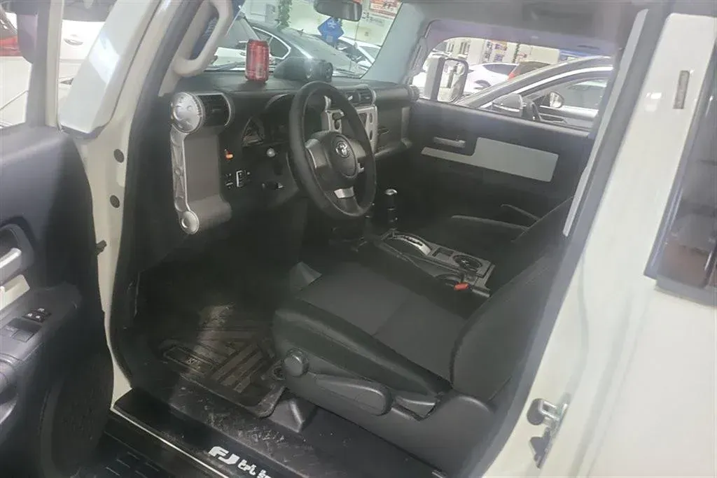 2010 Toyota FJ Cruiser 4.0L 272HP V6 5AT,autocango,china used car exporter,china ev exporter,chinese used car exporter,chinese used ev exporter