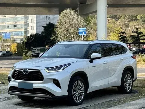 2022 Toyota Highlander 2.5L 192HP L4 E-CVT Hybrid