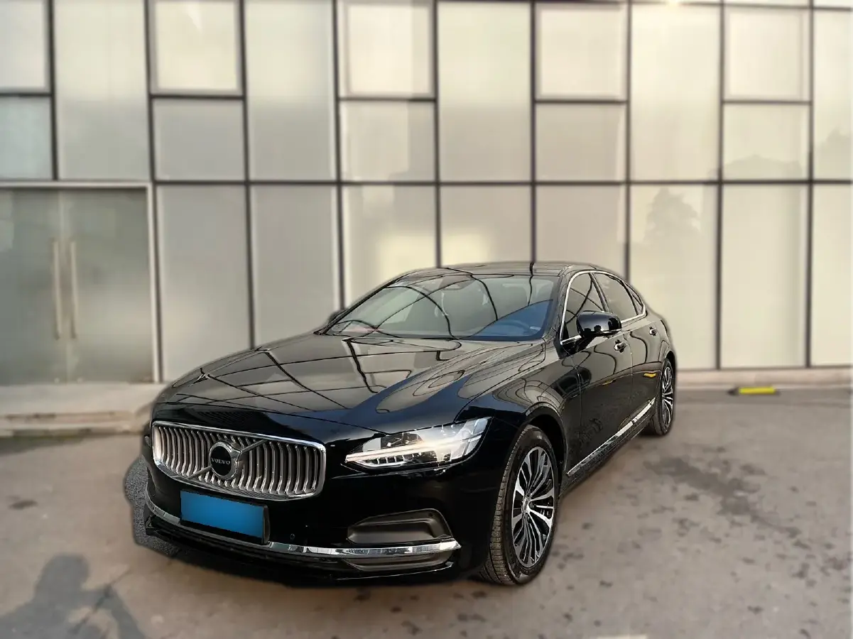 2023 Volvo S90 2.0T 250HP L4 8AT