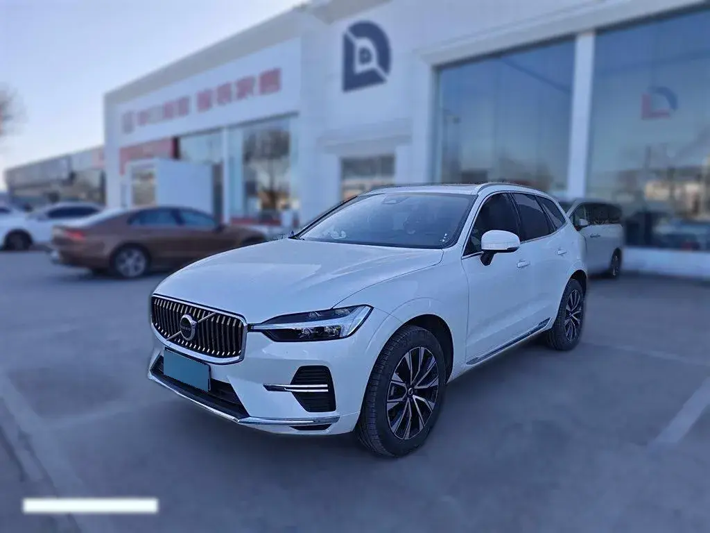 2023 Volvo XC60 2.0T 250HP L4 8AT