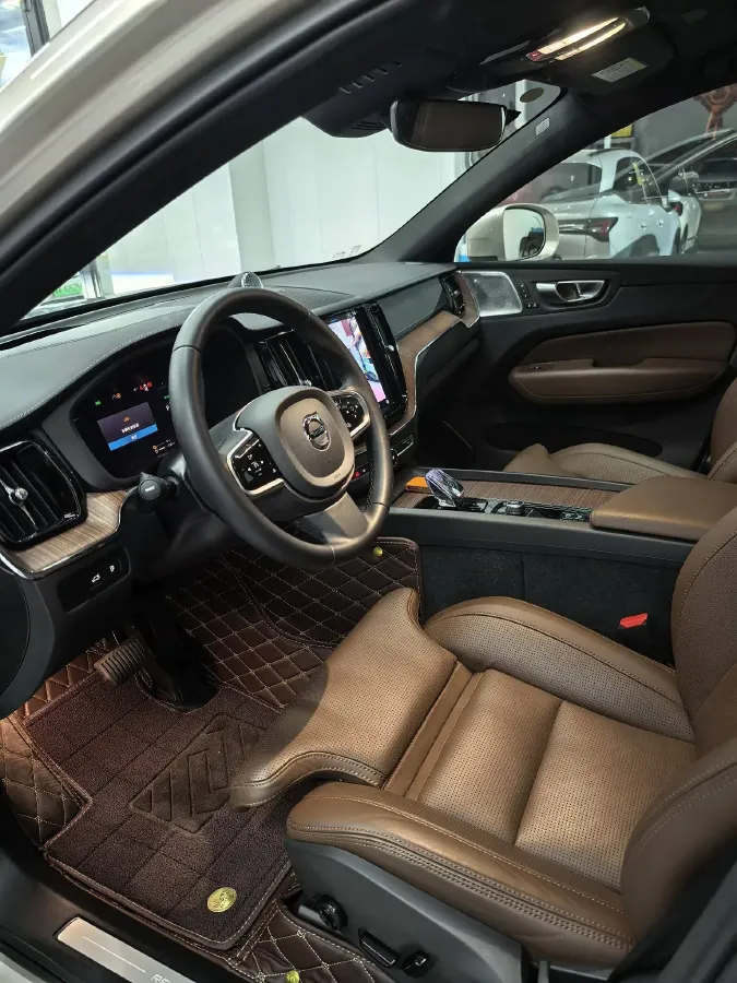 2024 Volvo XC60 PHEV 2.0T 310HP L4 8AT PHEV 18.8KWH,autocango,china used car exporter,china ev exporter,chinese used car exporter,chinese used ev exporter