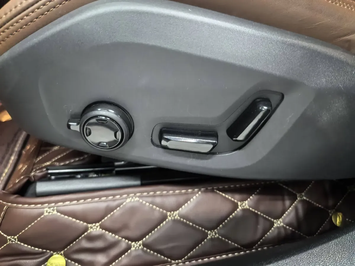 2024 Volvo XC60 PHEV 2.0T 310HP L4 8AT PHEV 18.8KWH,autocango,china used car exporter,china ev exporter,chinese used car exporter,chinese used ev exporter